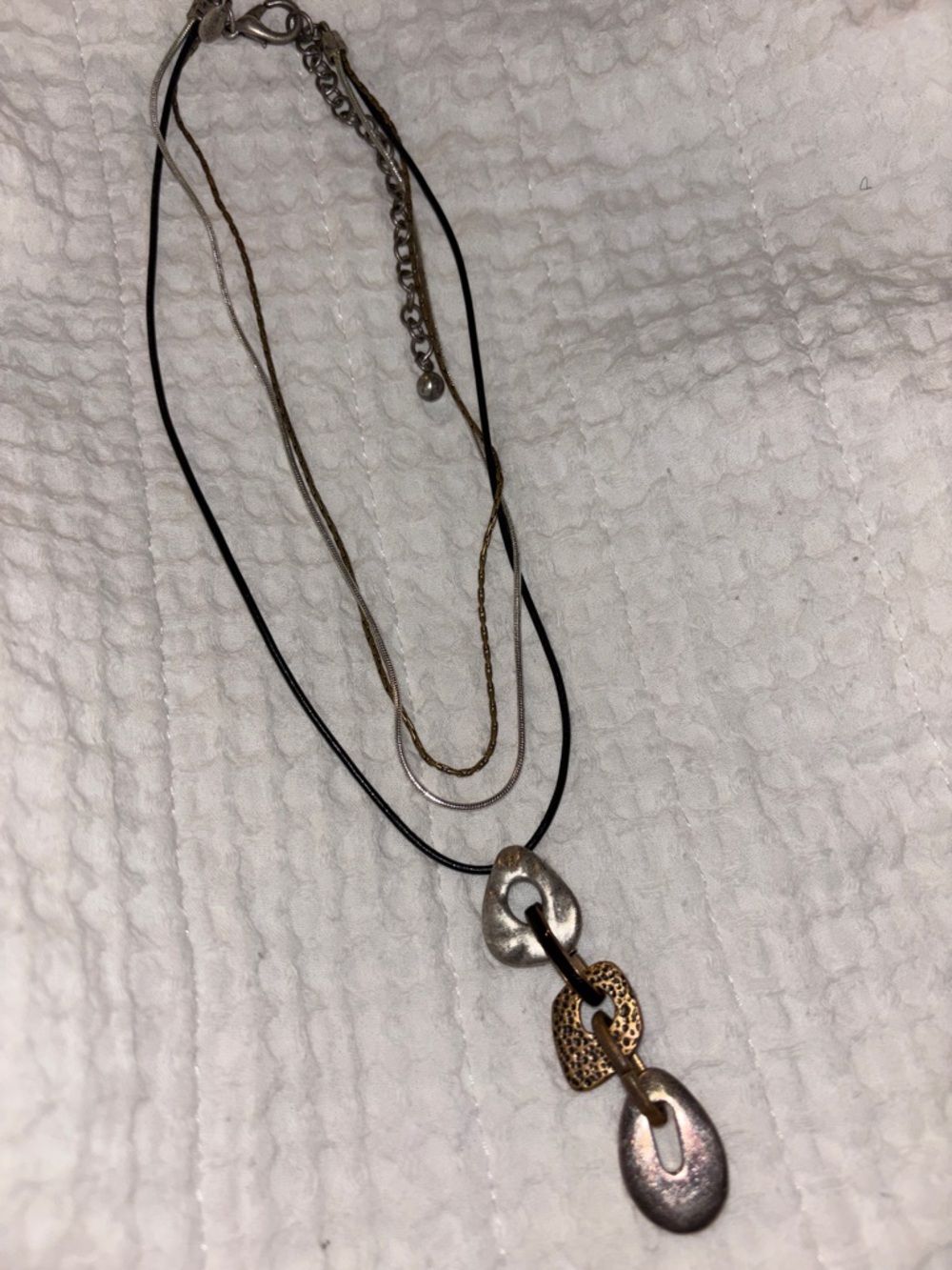 Chicos 3 Cord Choker/Collar Necklace ext Mixed metal tone Tri color pendant